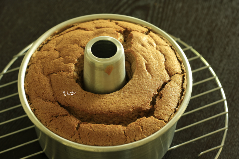 세상에서 가장 가벼운 케이크 - 모카 쉬폰 케이크