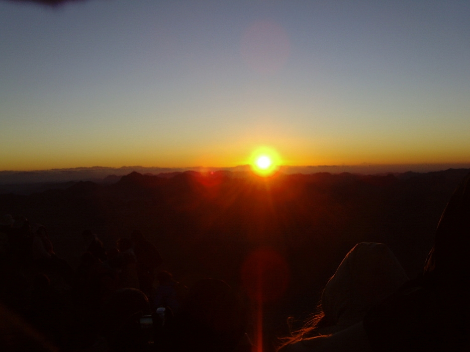 모세가 십계명을 받았다는 하나님의 성산(聖山)인 시내산 일출 / 이집트(20080302)