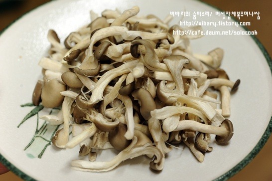 평범한 잡채의 화려한 변신 버섯잡채복주머니쌈