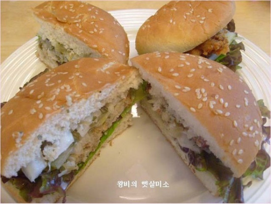 한개만 먹어도 맛있고 배부른 휘시버거