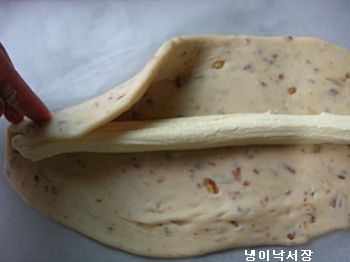 파칸이 들어간 치즈크림빵