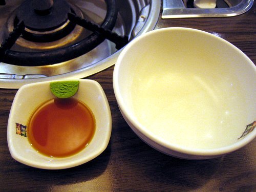 (일석삼조 버섯매운탕 신촌)얼큰한 맛의 버섯 매운 탕을 맛보아요.