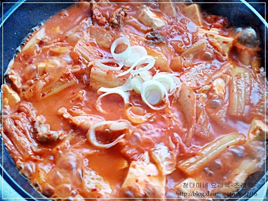 돼지고기 듬뿍 들어간 국가대표 김치찌개