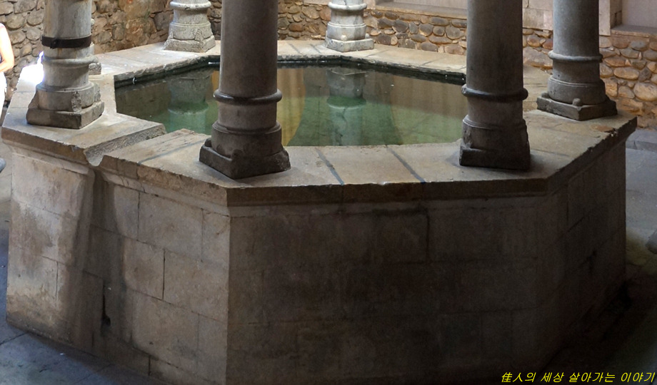 히로나 아랍 목욕탕과 성벽 투어