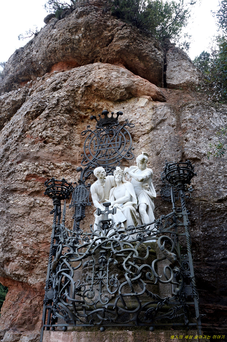 산타 코바(Santa Cova)에 이르는 길(몬세라트) 그리고 검은 성모상