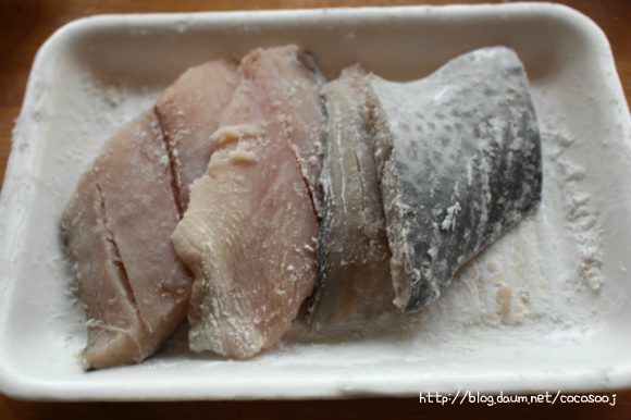 삼치 엿장조림...  담백하고 짧조롬한 맛~