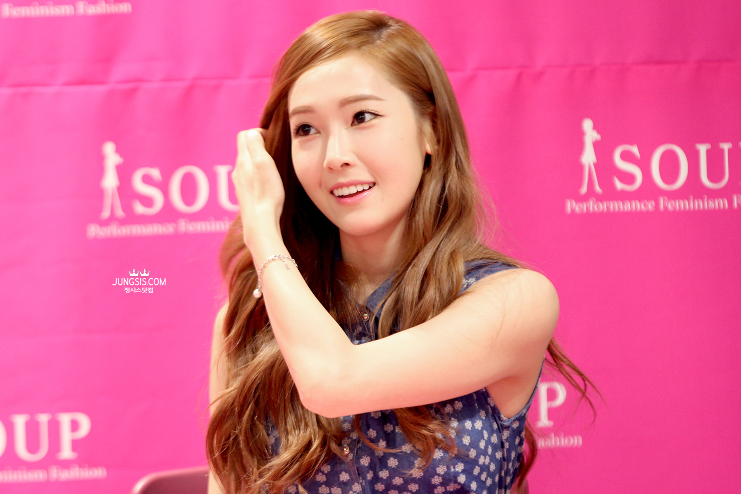 [PIC][04-04-2014]Jessica tham dự buổi fansign cho thương hiệu "SOUP" vào trưa nay - Page 3 270D264353A4485F129D0C