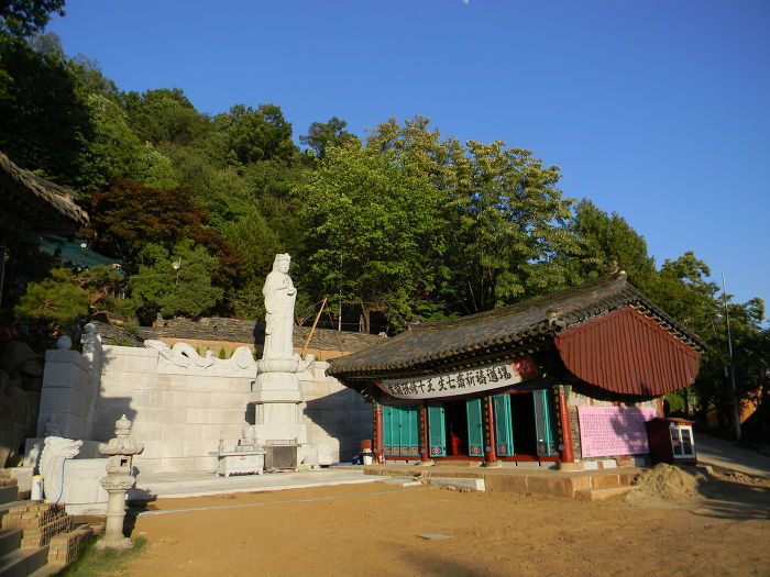 홍은동 백련산 백련사 (연분홍 연등의 고운 물결, 극락전, 괘불, 석조관음보살입상)