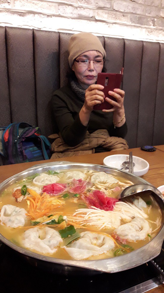 세월과 버섯 만두전골